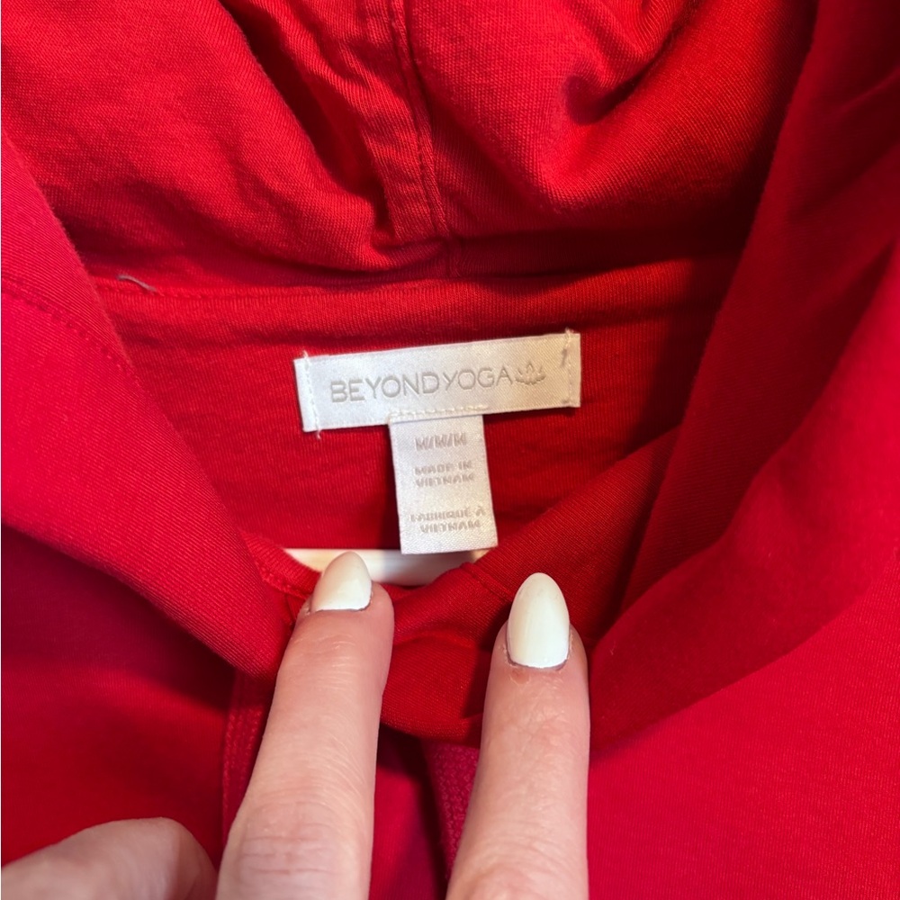 Beyond Yoga Bold Red Cropped Hoodie Medium - Picture 2 of 3